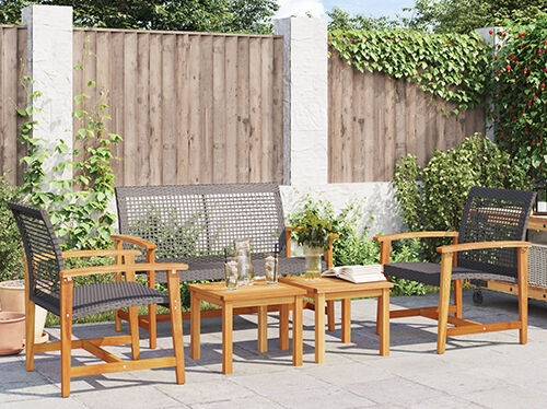 Сив тапициран 2-местен диван в стилна спалня. Кликни, за да видиш продуктите.