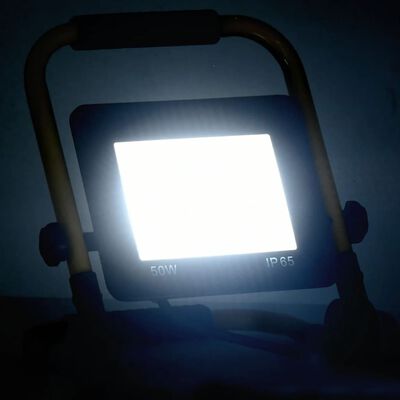 vidaXL LED прожектор с дръжка, 50 W, студено бяло
