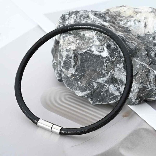 vidaXL Кожена връв Черно &Oslash;5 мм x 5 м Кожа